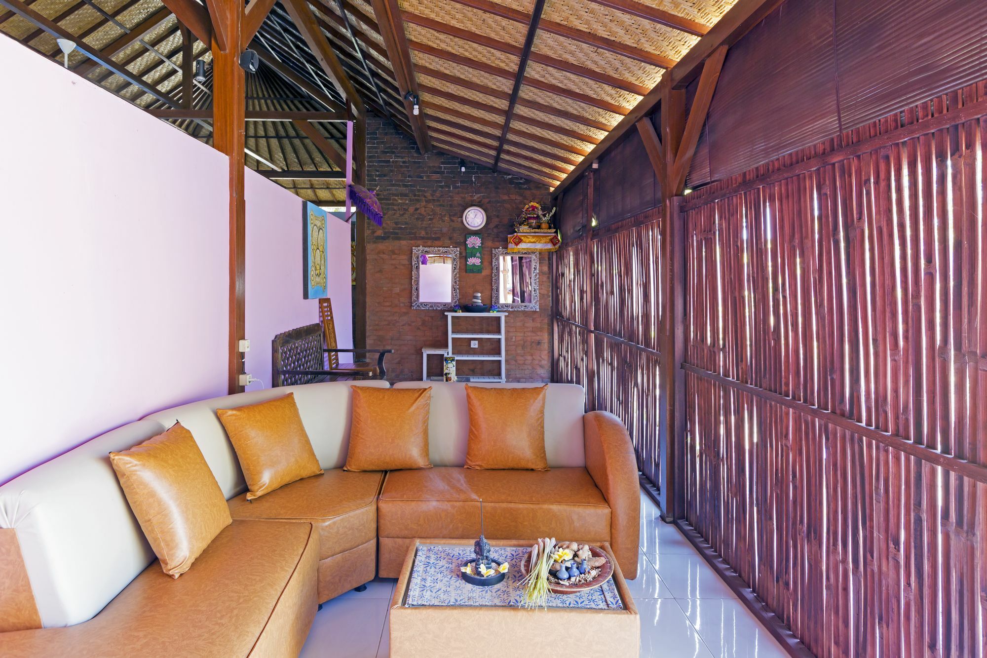 Kubal Bed And Living Wisma tamu 2*